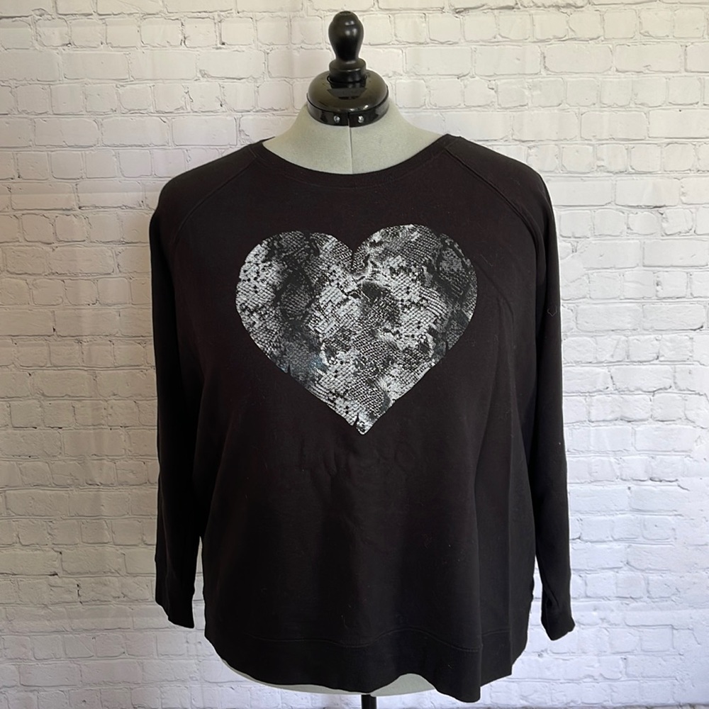 TORRID SIZE 4 LONG SLEEVE SWEATER, HEART DESIGN, COMFORTABLE